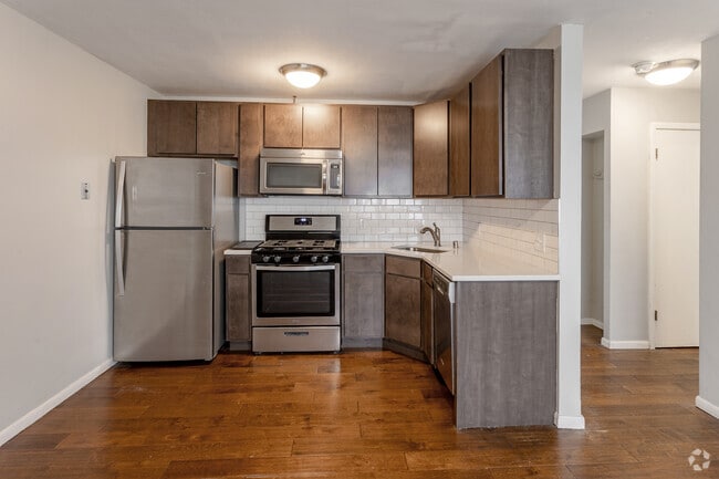 1BR, 1BA - 750SF - Beautifully Updated Kitchen