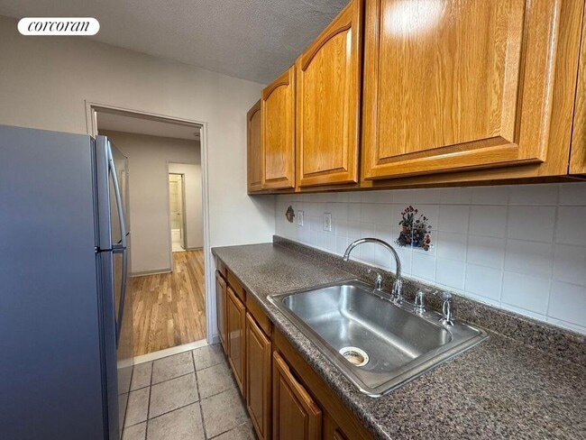 Photo - 70-39A Park Dr E