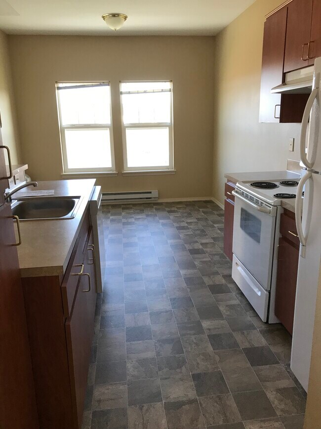 Lakeside Apartments