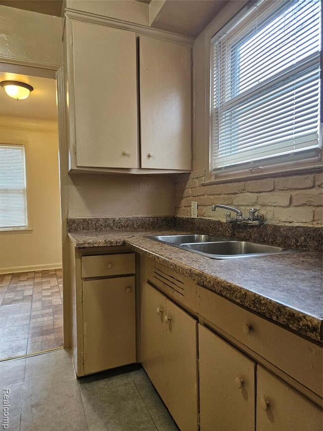 Photo - 11764 Beaconsfield St