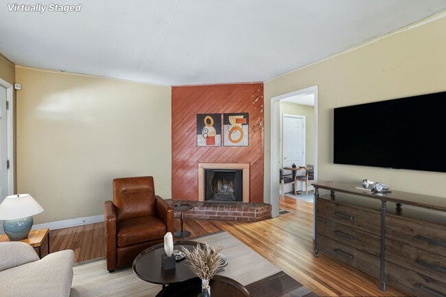 1813 Honeysuckle Dr
