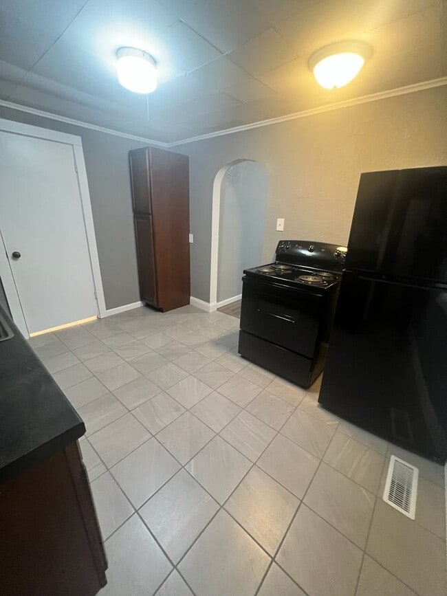 Photo - 3 Bed 1 Bath Home
