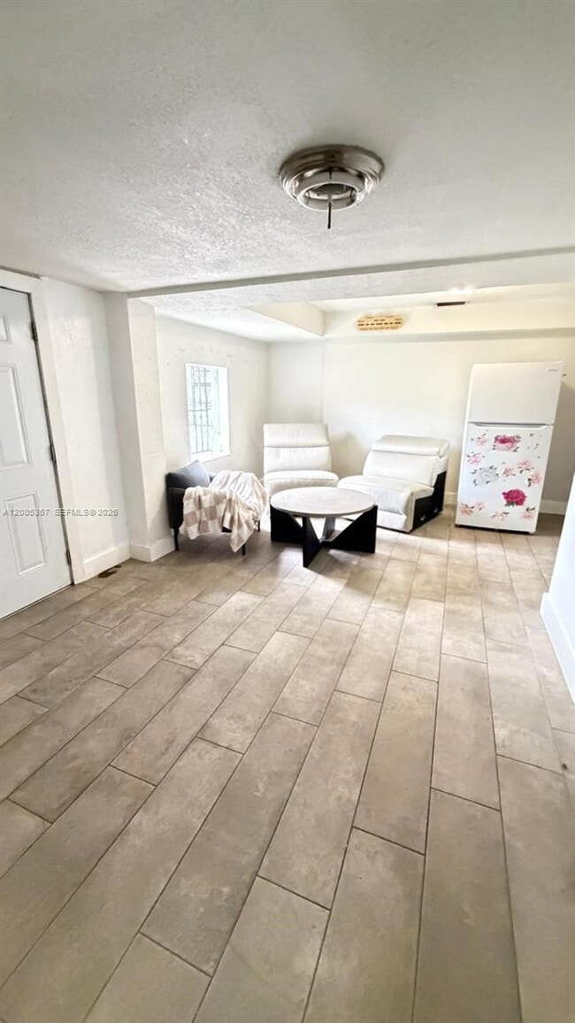 Photo - 301 NW 37th St Unidad A