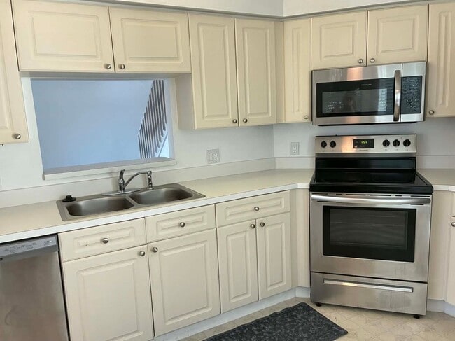 Photo - 1930 Westminster Cir