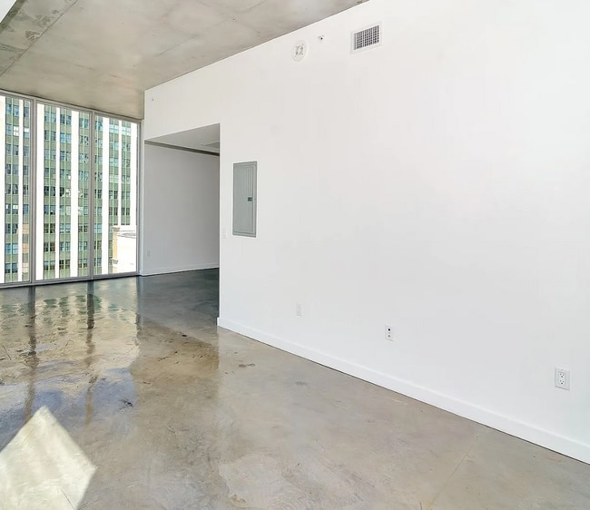 Photo - 151 SE 1st St Unidad 2510