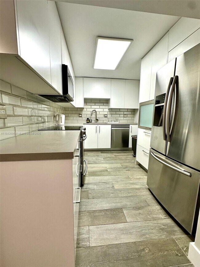 Photo - 6039 Collins Ave Unidad 623