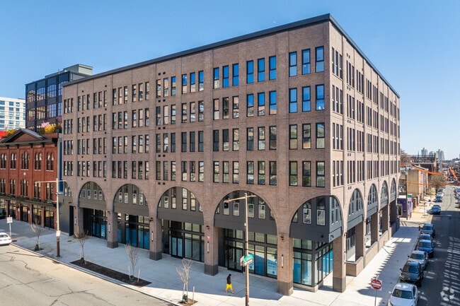 Building Photo - Iron Rose