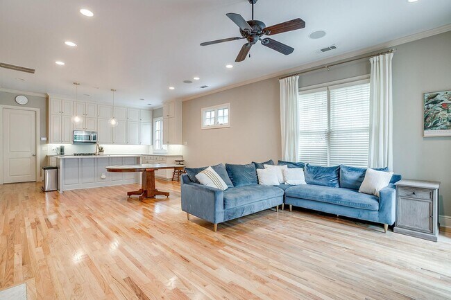 Photo - 3727 W 4th St