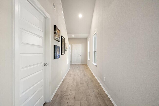 Photo - 408 Black Opal Dr