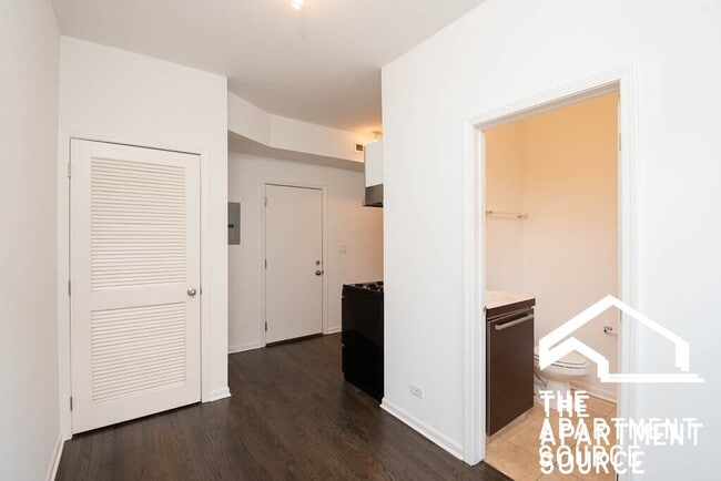 Photo - 5054 N Winthrop Ave Unit 406