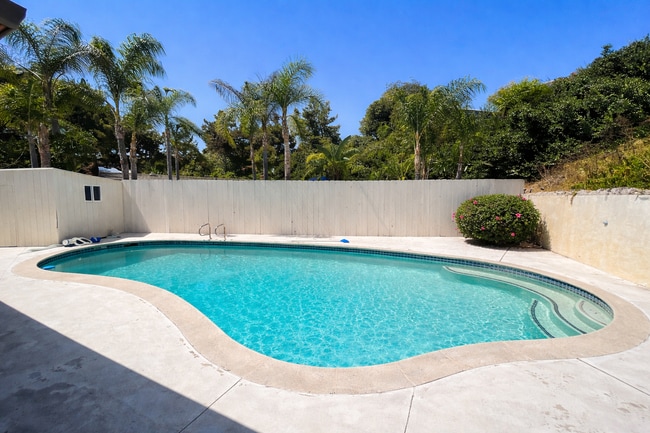 Building Photo - 4BD/2BA House w/ Covered Patio & Pool!