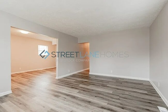 Photo - 2932 Lasalle St