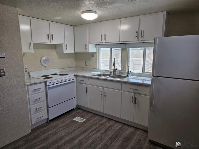 Photo - 11530 S Sheila Ave
