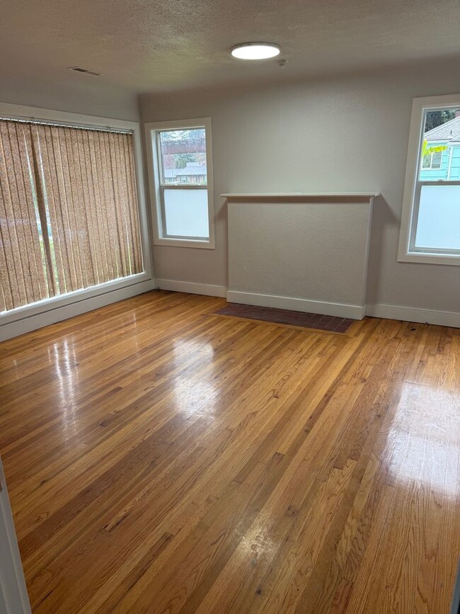 Photo - FABULOUS FOSTER