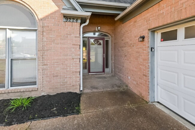 Photo - 9224 Chimneyrock Blvd.