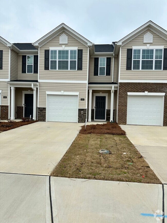 Building Photo - Brand new 3BR 2.5BA Townhome in Kernersville!