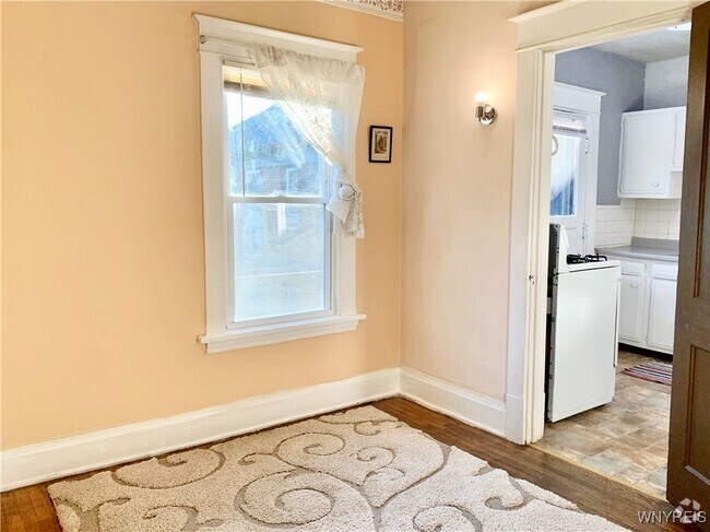 Building Photo - 422 Skillen St Rental