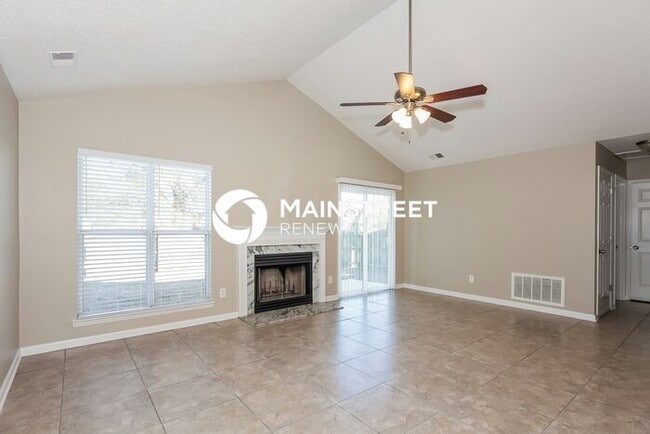 Photo - 3 Bedroom Pet-Friendly Home in Charlotte, NC with Main Street Renewal