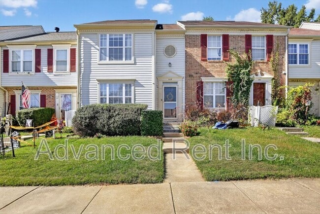 Photo - 339 Overlea Pl