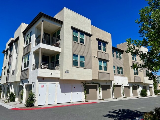 2 bed 2bath w/attached garage, Pet-friendl... - 2 bed 2bath w/attached garage, Pet-friendl... Unidad #202