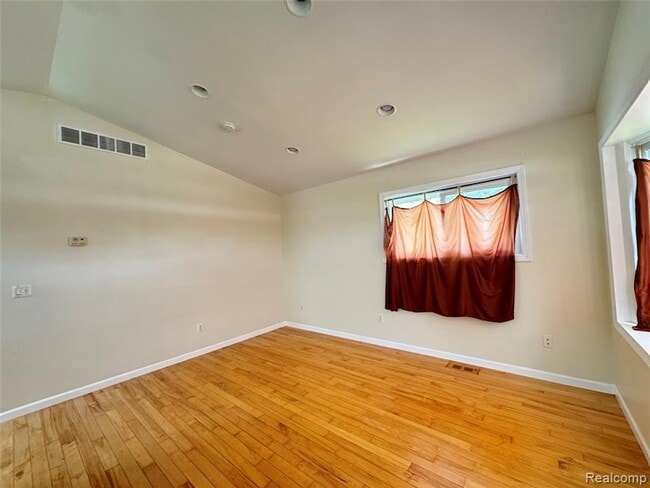 Photo - 15345 Jackson St