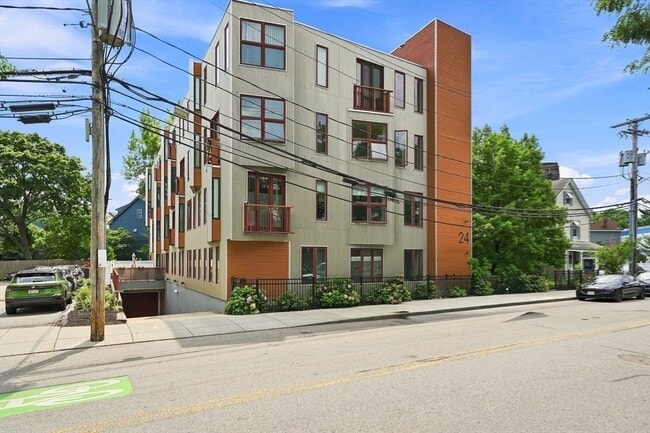 Building Photo - 24 Bay State Rd Unit 9