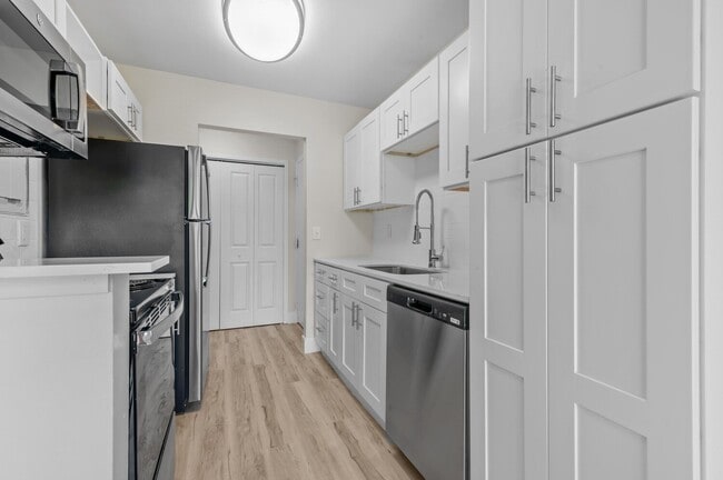 Photo - Sunnymede Apartments - Troy, MI