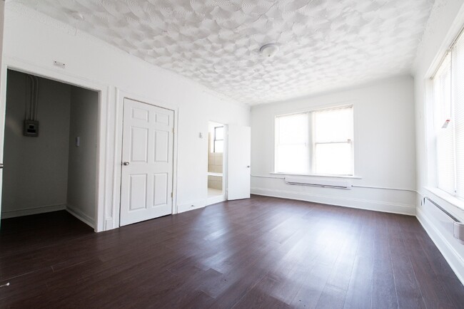 Photo - 2235 E 71st St