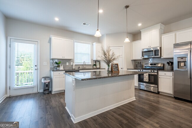 Photo - 290 Mahone Dr