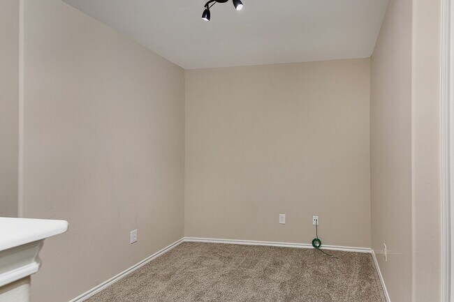 Photo - 10 Peach Ridge Pl