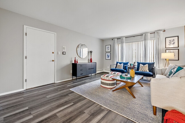 Cherry Hill Village Apartments - Dearborn Heights, MI