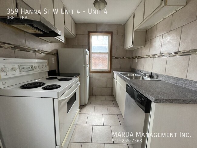 Photo - COZY BACHELOR IN 4-PLEX - DOWNTOWN PLUS HYDRO & GAS Unité 4