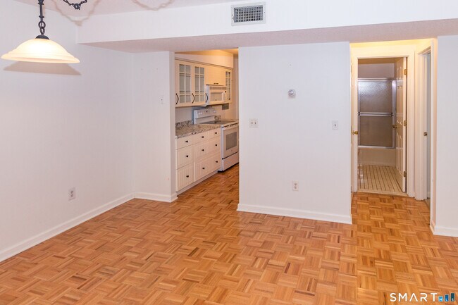 Photo - 1 Concorde Way Unit B4