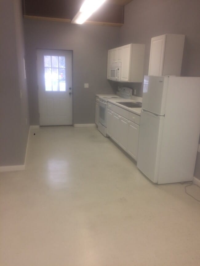 Photo - 208 Center St