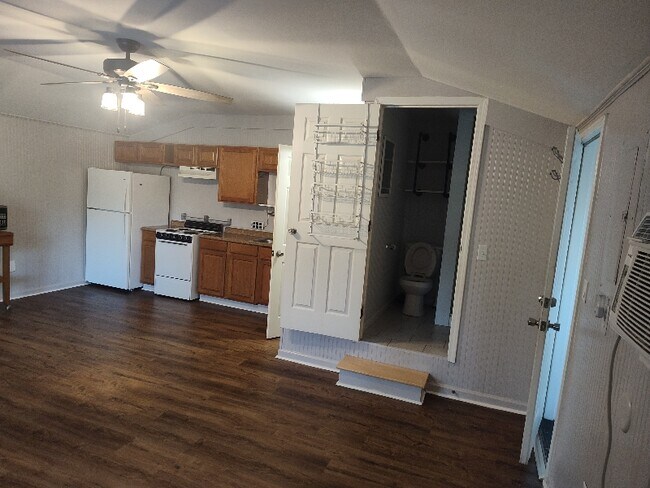 Photo - 683 Carlouetta Rd Unit 683 Carlouetta Road SW