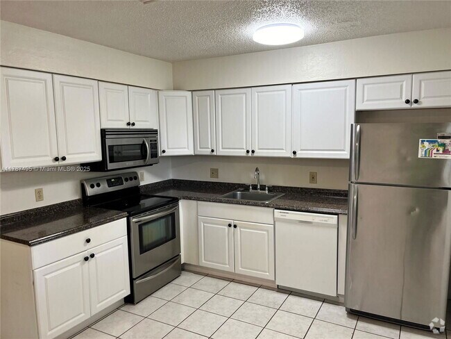 Building Photo - 1470 SW 2nd Ave Unit B Rental