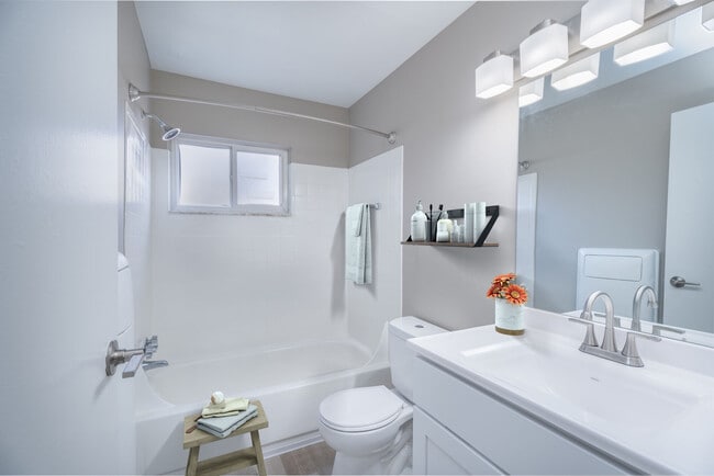 Photo - Woodland Gardens