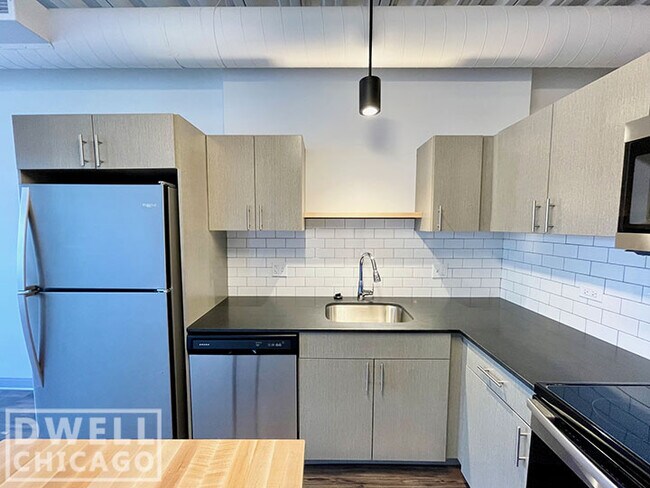 Photo - 951 W Dakin St Unidad 1B