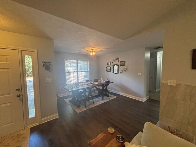 Photo - 454 Fernwood Cir