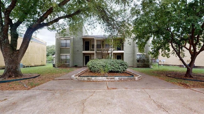 Building Photo - 307 Manuel Dr Unit D Rental