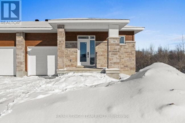 Photo - 1102 Moore St