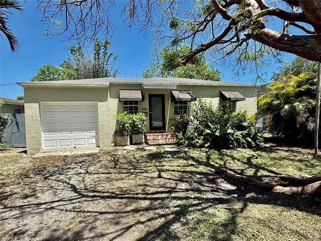 Building Photo - 2321 SW 31st Ave