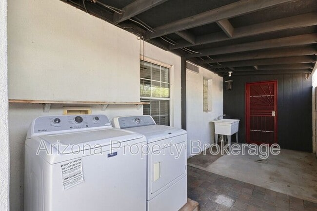Photo - 1128 E Almeria Rd