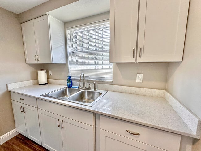 Photo - 4811 E Curtis St