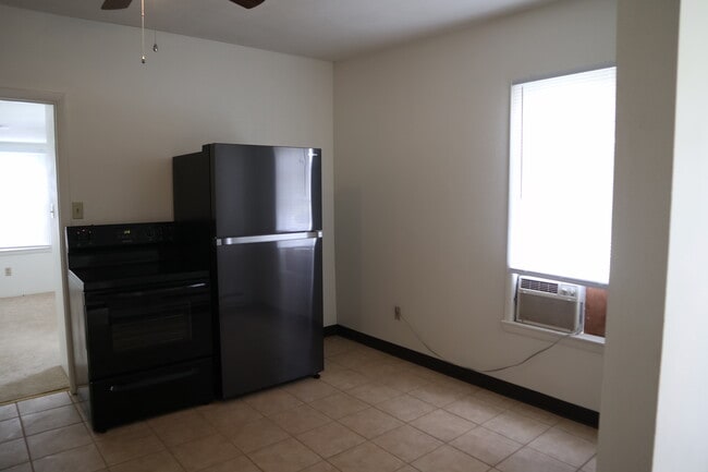 Building Photo - 241 Ash St Unit 2