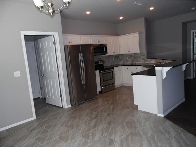 Building Photo - Wonderful Subdivision 3 Bedroom close to I-49 Rental