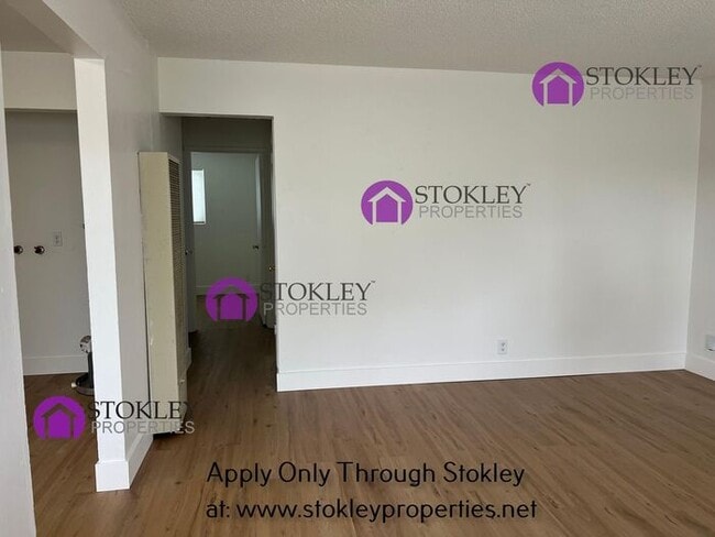 Photo - 2405 Applegarth Ln