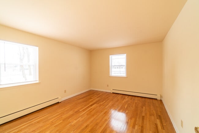 Middlesex Village Apartments