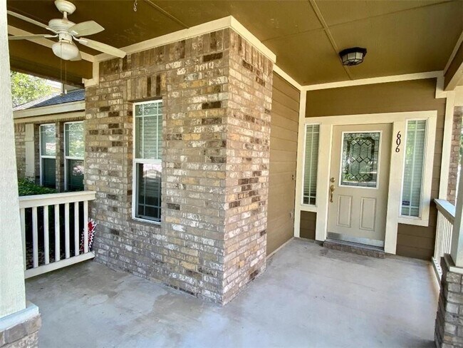 Photo - 606 Alamo Plaza Dr