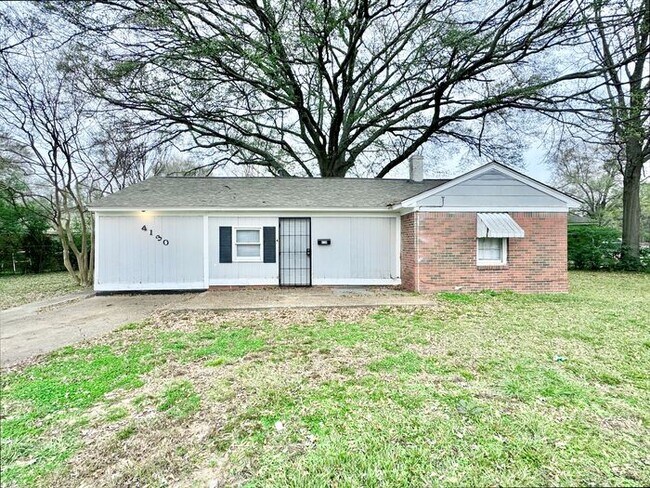 Photo - 4130 Pikes Peak Ave